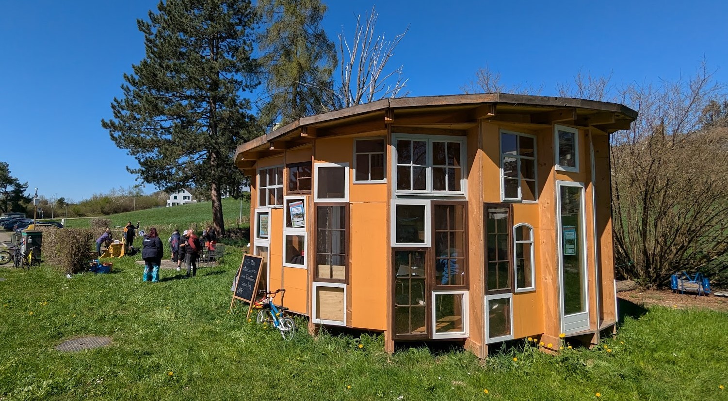 Der Holzpavillon im GartenPark.